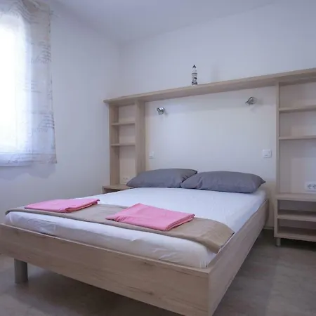 Camping Comfort 100 M From The Premantura